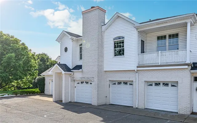 208 Adams Pointe Blvd 6 gallery image 3