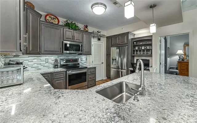 208 Adams Pointe Blvd 6 gallery image 18