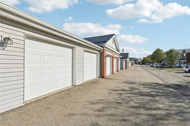 208 Sonie Dr gallery image 24