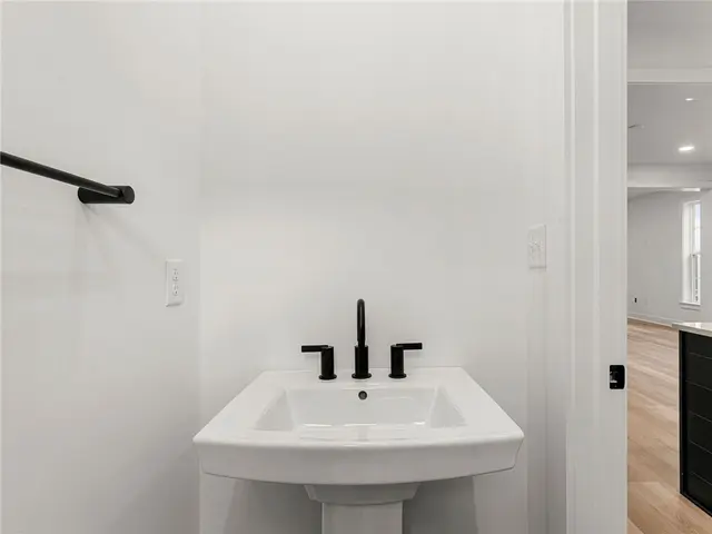 209 Oliver Way gallery image 3