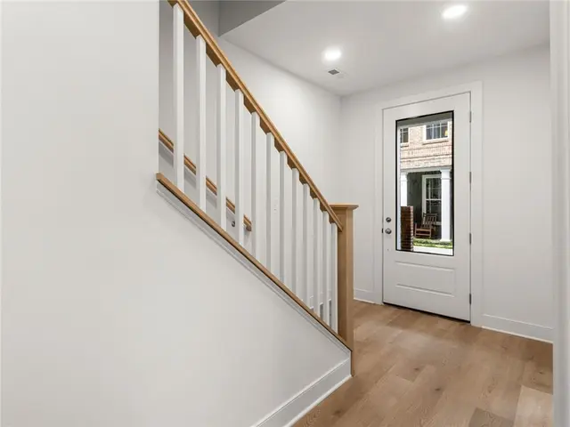 209 Oliver Way gallery image 16