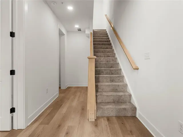 209 Oliver Way gallery image 17