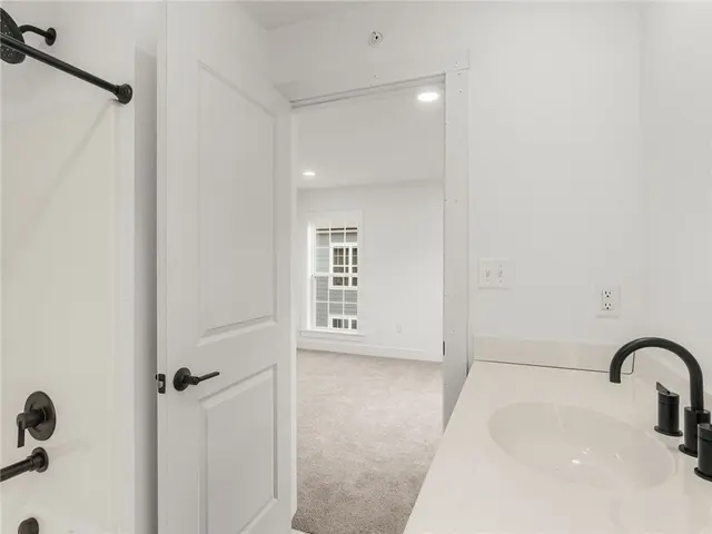 209 Oliver Way gallery image 19