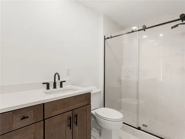209 Oliver Way gallery image 20