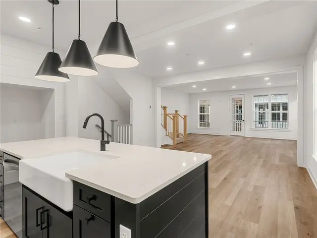 209 Oliver Way gallery image 35