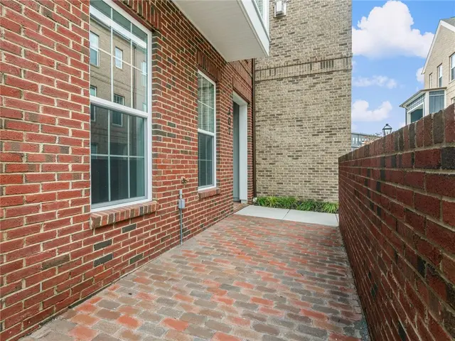 209 Oliver Way gallery image 37