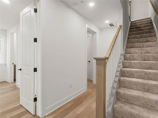 209 Oliver Way gallery image 38