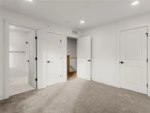209 Oliver Way gallery image 43