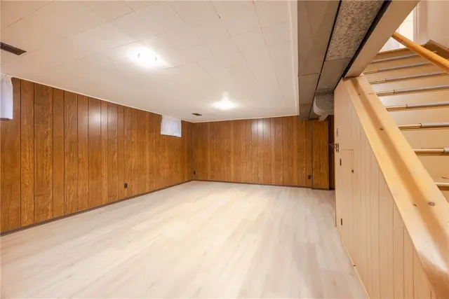 2095 Menold Dr gallery image 4