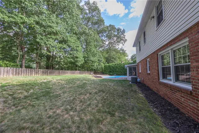 2095 Menold Dr gallery image 7