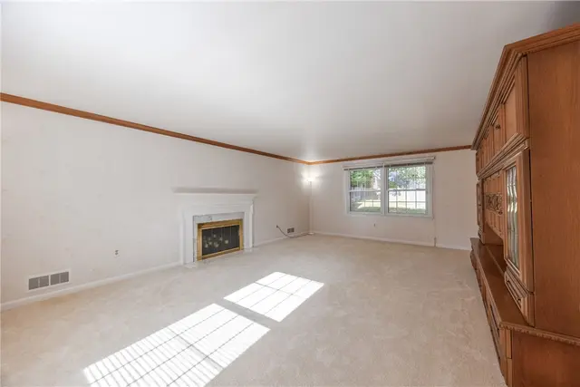 2095 Menold Dr gallery image 13