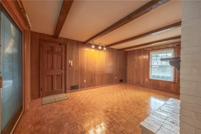 2095 Menold Dr gallery image 18