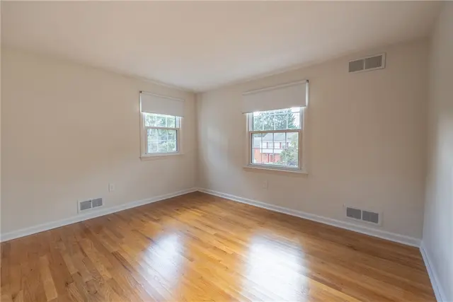 2095 Menold Dr gallery image 19