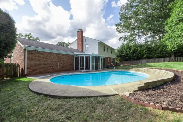 2095 Menold Dr gallery image 23
