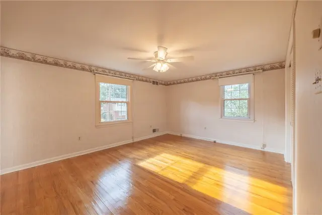 2095 Menold Dr gallery image 27