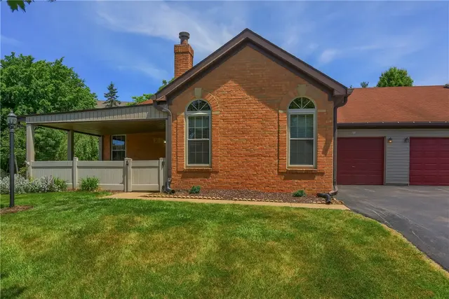 21 Ashford Dr gallery image 2