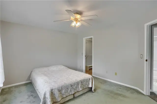 21 Ashford Dr gallery image 3