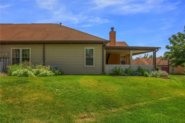 21 Ashford Dr gallery image 4