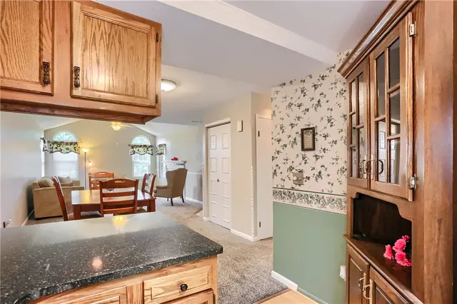 21 Ashford Dr gallery image 9