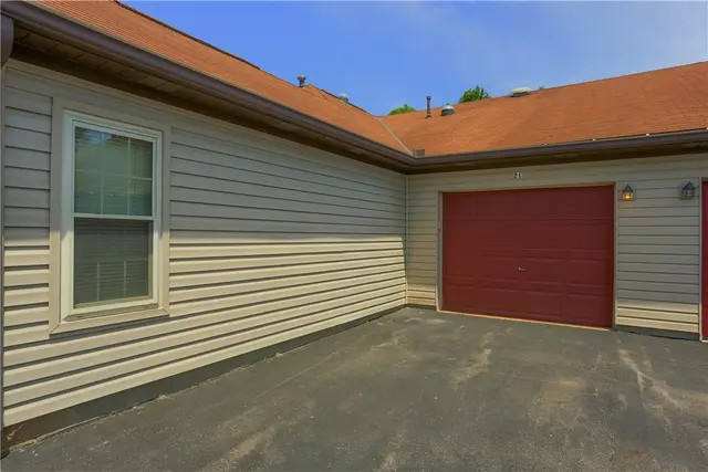 21 Ashford Dr gallery image 11