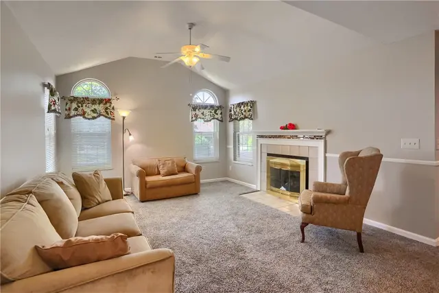 21 Ashford Dr gallery image 13