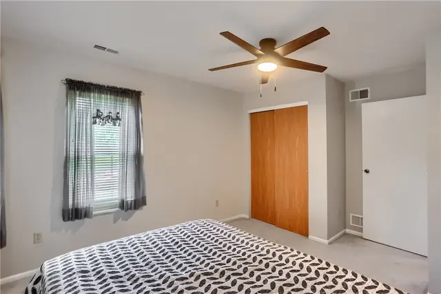 21 Ashford Dr gallery image 15