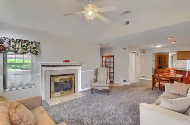 21 Ashford Dr gallery image 17