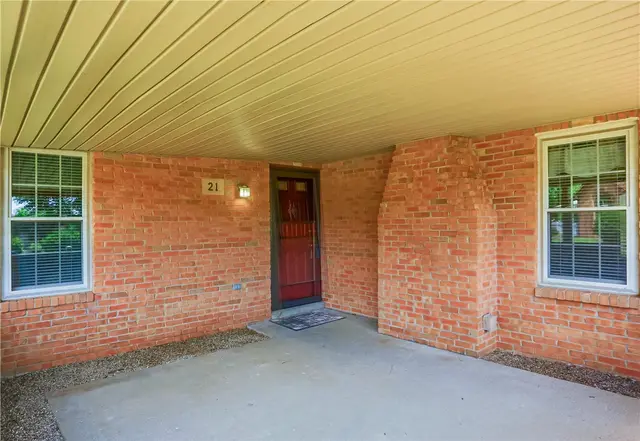 21 Ashford Dr gallery image 19