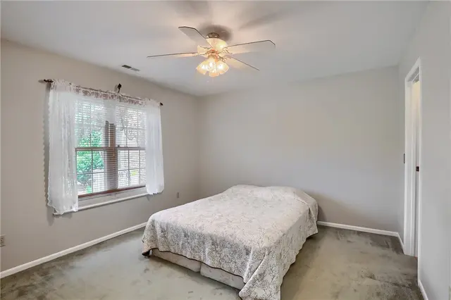 21 Ashford Dr gallery image 23