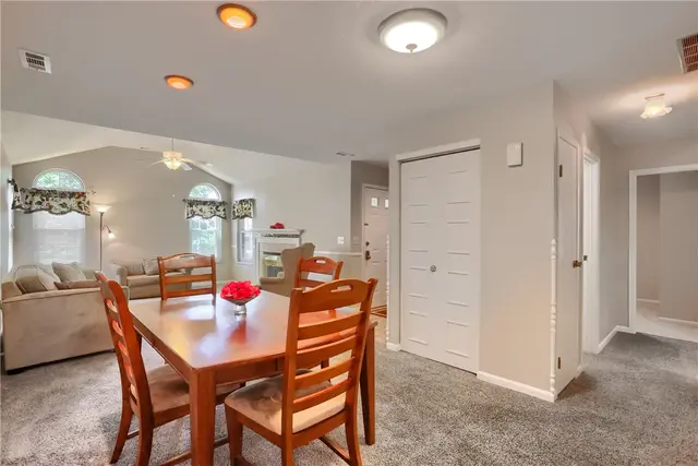 21 Ashford Dr gallery image 26