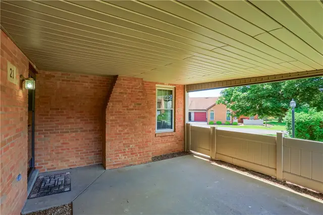 21 Ashford Dr gallery image 27