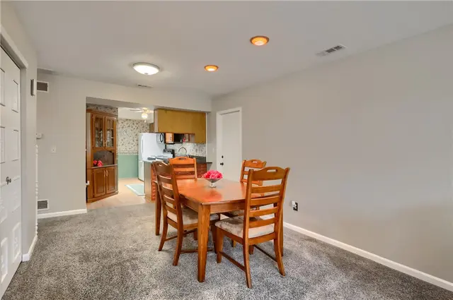 21 Ashford Dr gallery image 28