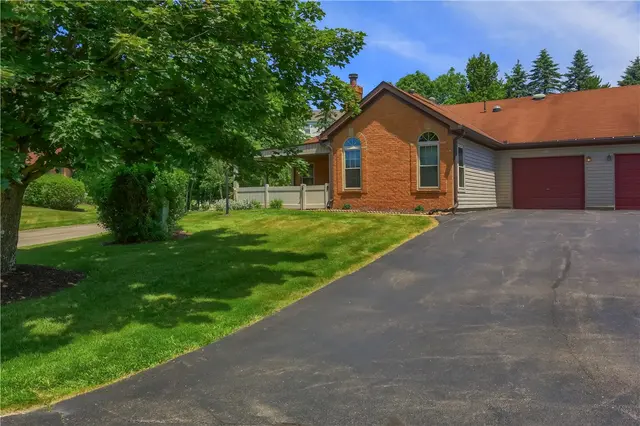 21 Ashford Dr gallery image 30