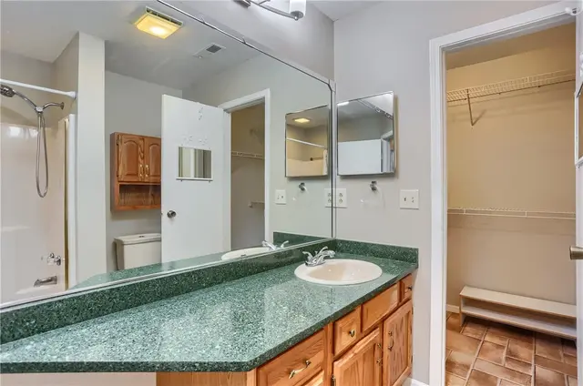21 Ashford Dr gallery image 31