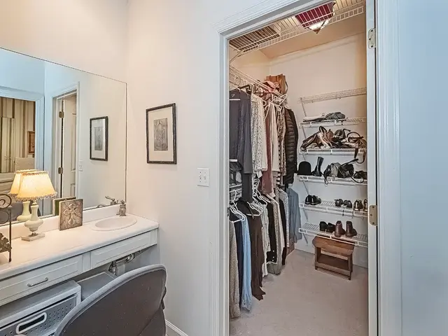 210 Adams Pointe Blvd 6 gallery image 9