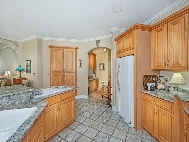 210 Adams Pointe Blvd 6 gallery image 11
