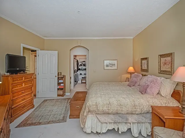 210 Adams Pointe Blvd 6 gallery image 15