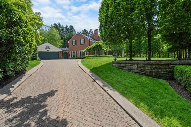 210 Creek Dr gallery image 7
