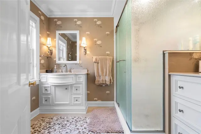 210 Creek Dr gallery image 21