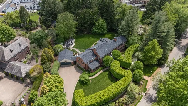 210 Creek Dr gallery image 27