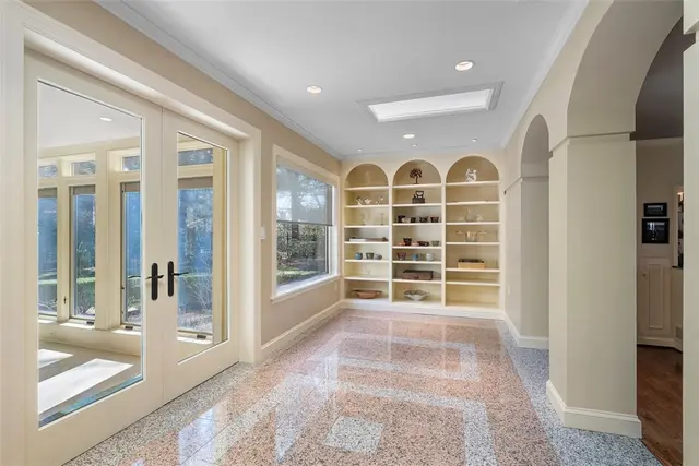 210 Creek Dr gallery image 40