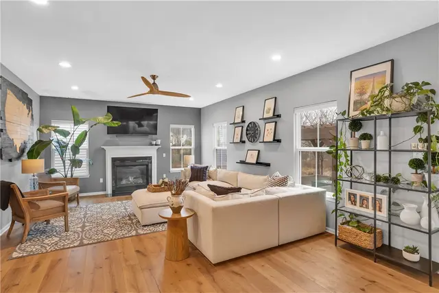 210 Eddie Lewis Dr gallery image 6