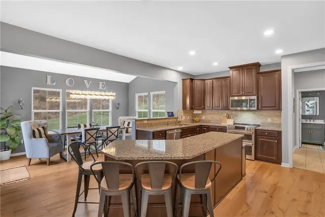 210 Eddie Lewis Dr gallery image 8
