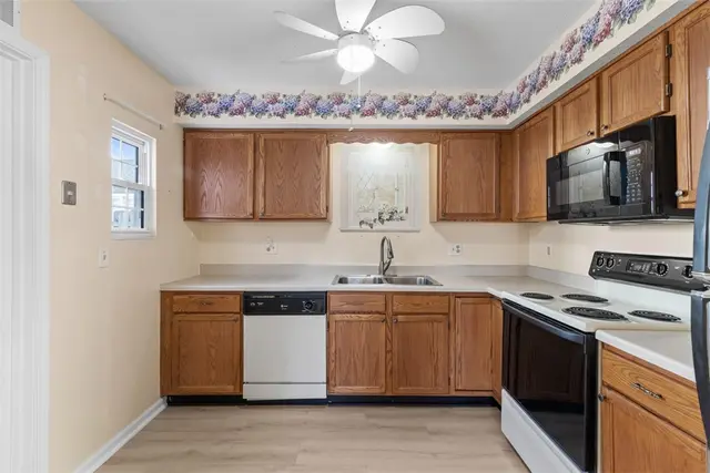 210 Huckleberry Ct gallery image 10