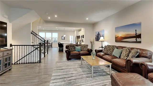 210 Moyer Hill Dr gallery image 4