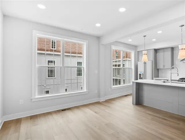 210 Oliver Way gallery image 2