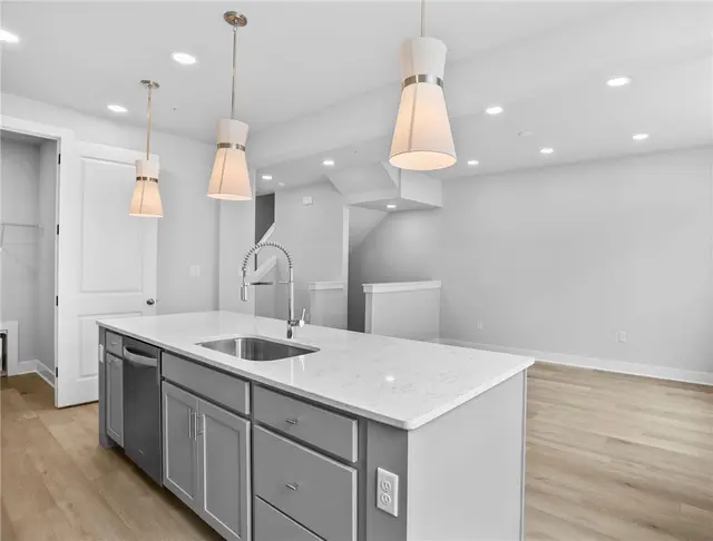 210 Oliver Way gallery image 6