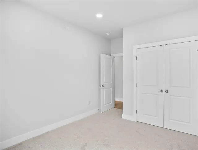210 Oliver Way gallery image 8