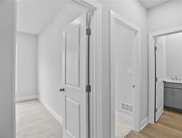 210 Oliver Way gallery image 9
