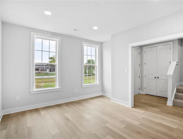210 Oliver Way gallery image 10